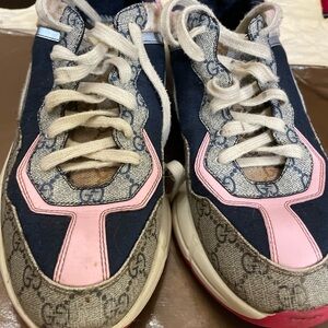 Men’s Gucci, Rython GG supreme trainer sneakers size 1o made in Italy